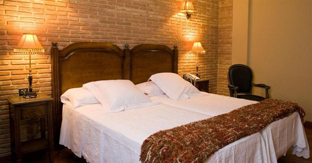 Posada Los Condestables Hotel & Spa Villalpando Exterior photo